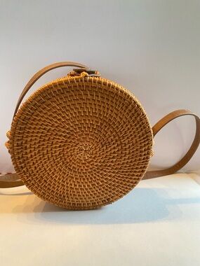 Straw Studios Round Woven Crossbody Bag in Tan